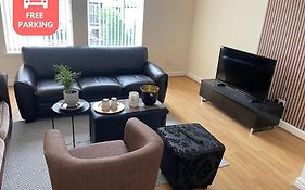 Stylish 1-Bed Apt - Sleeps 4 - Parking - Wifi