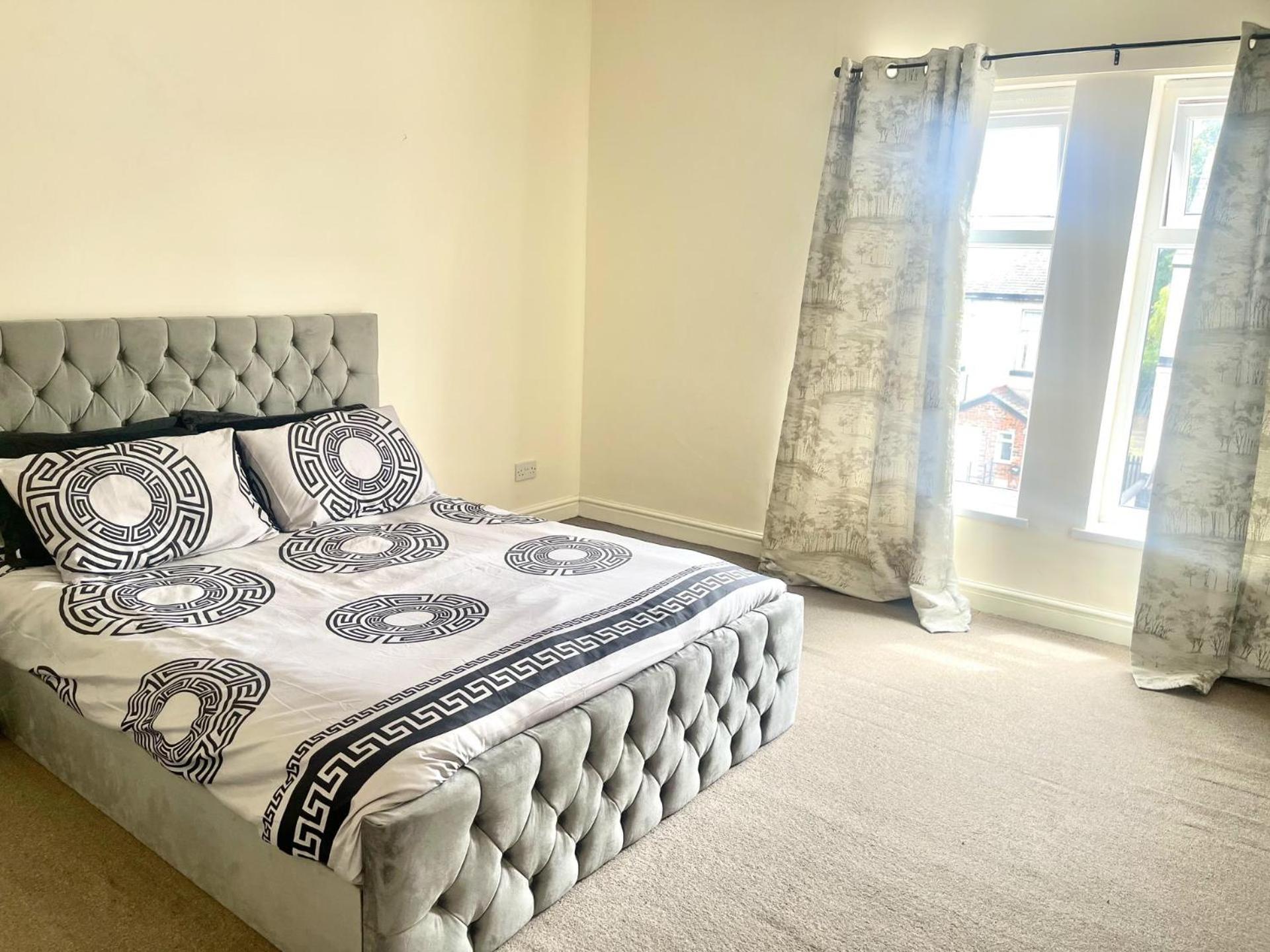 Stylish 1-Bed Apt - Sleeps 4 - Parking - Wifi Manchester Exterior photo