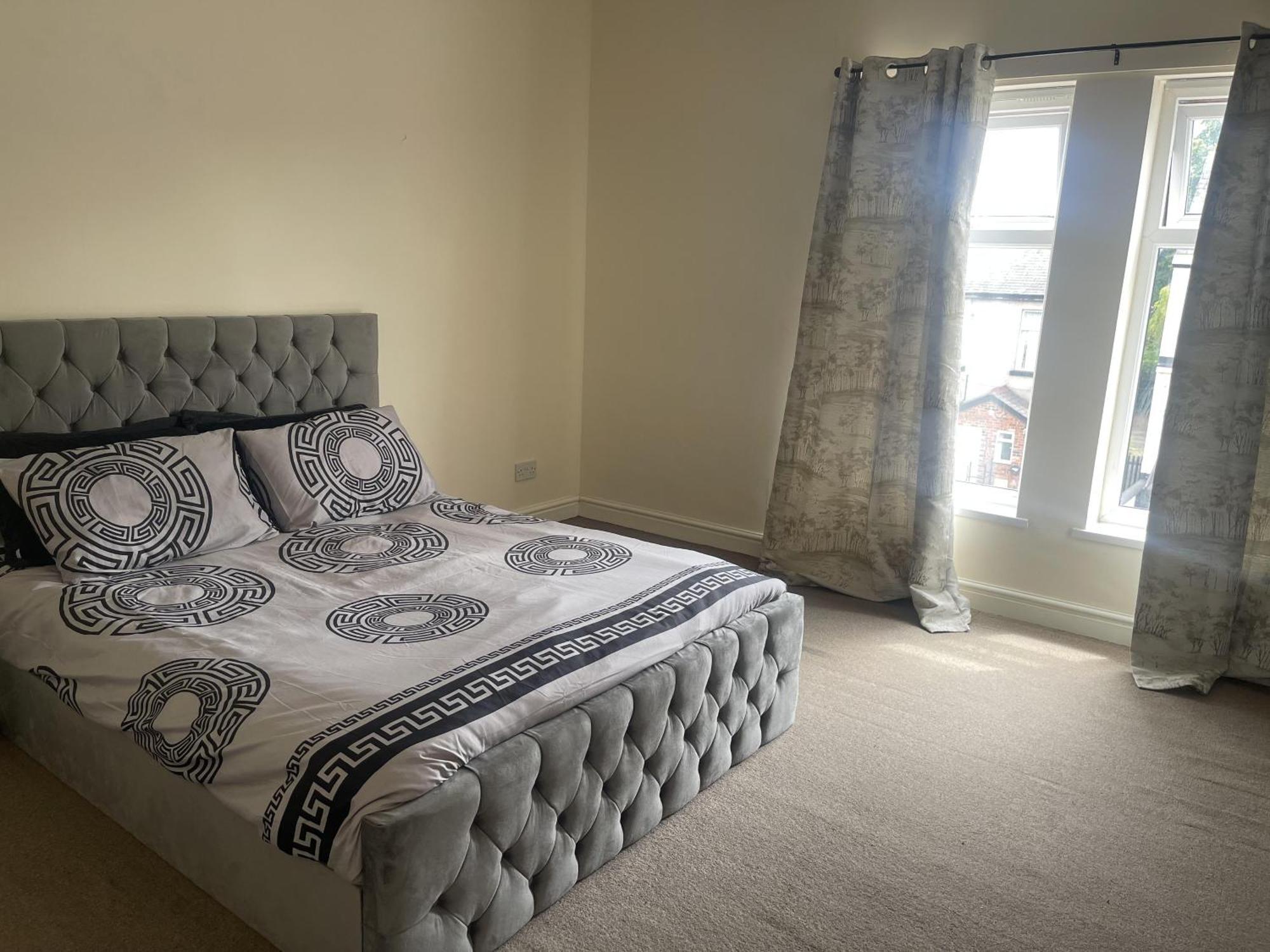 Stylish 1-Bed Apt - Sleeps 4 - Parking - Wifi Manchester Exterior photo
