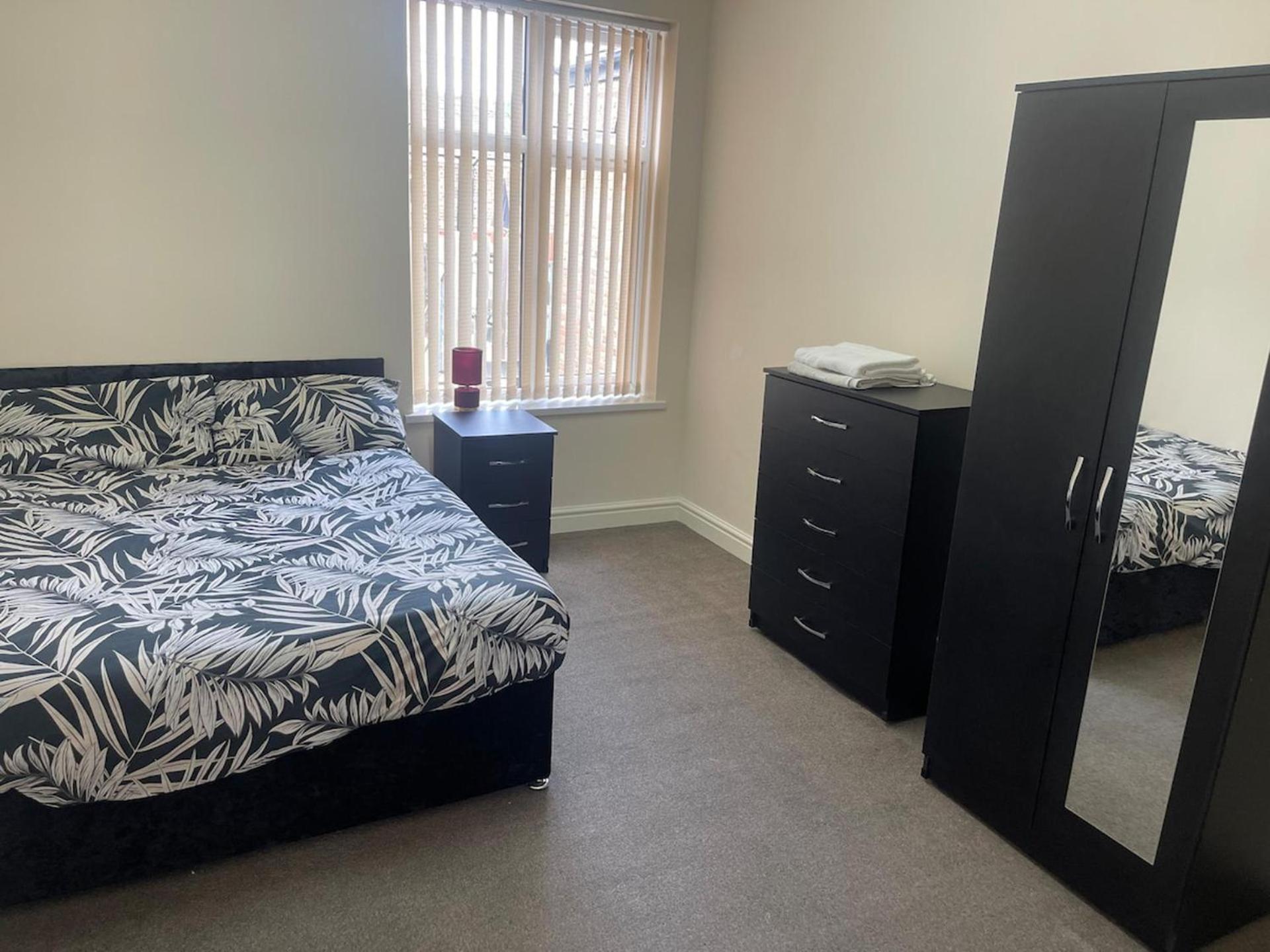 Stylish 1-Bed Apt - Sleeps 4 - Parking - Wifi Manchester Exterior photo