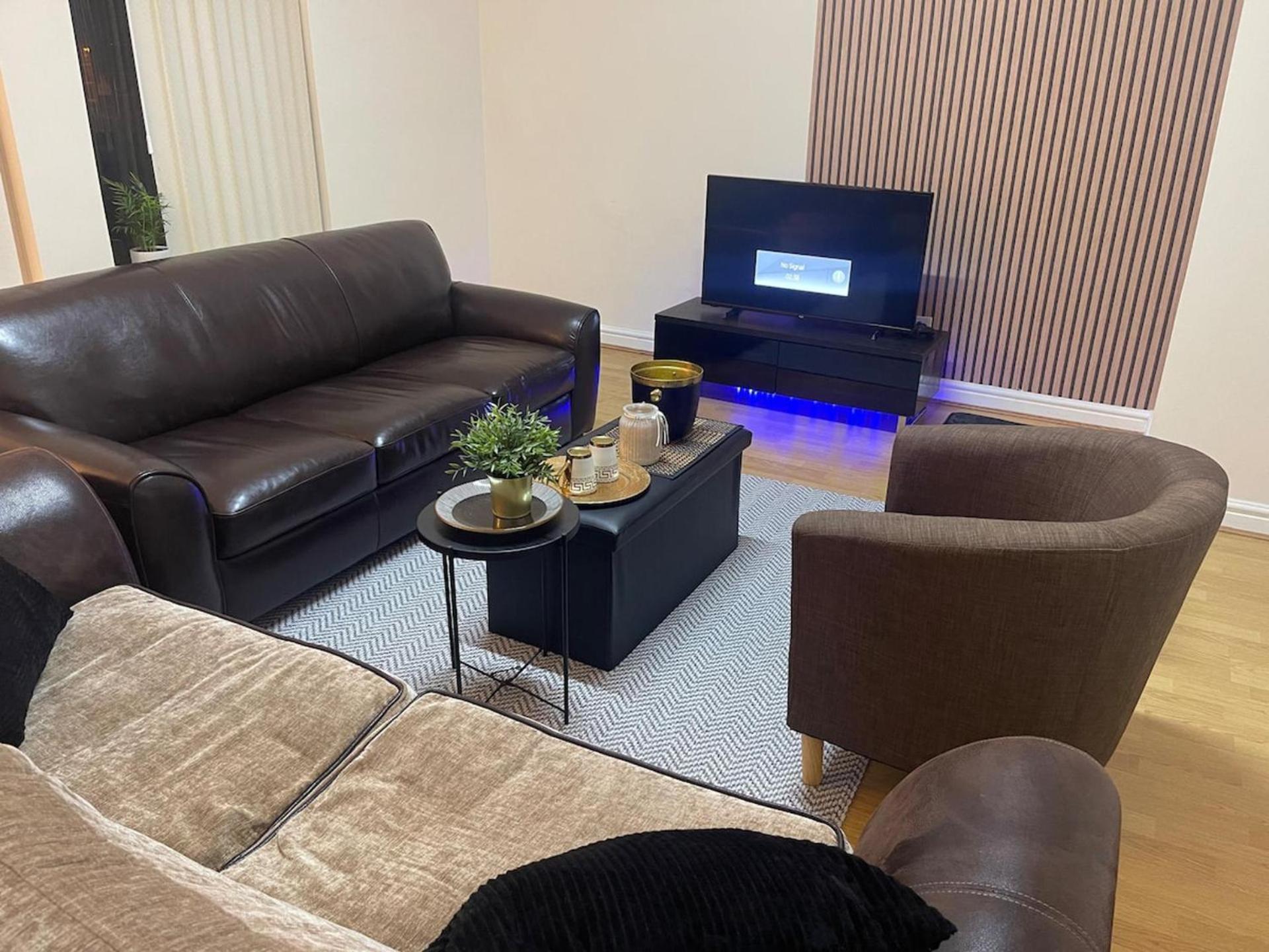 Stylish 1-Bed Apt - Sleeps 4 - Parking - Wifi Manchester Exterior photo